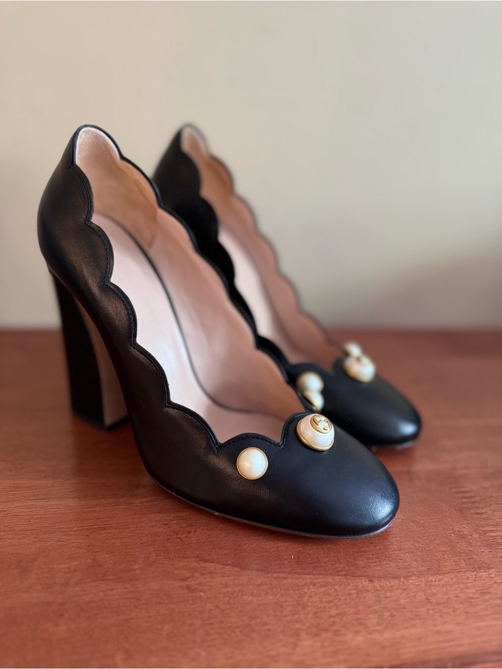 Gucci Malaga Leather Pearl GG Scalloped Block Heels | EU 38 / US 8 | Like New